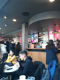 Atmosphère du Restaurant servant le petit-déjeuner Starbucks à Paris - n°9