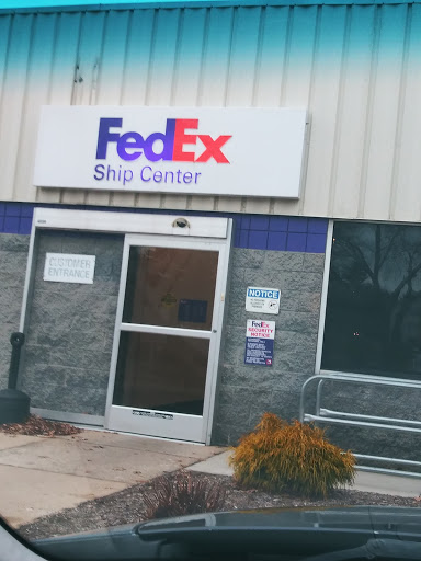 Shipping and Mailing Service «FedEx Ship Center», reviews and photos, 25 W Firestone Blvd, Akron, OH 44301, USA