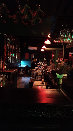 Apt852 - Cocktail Bar & Lounge