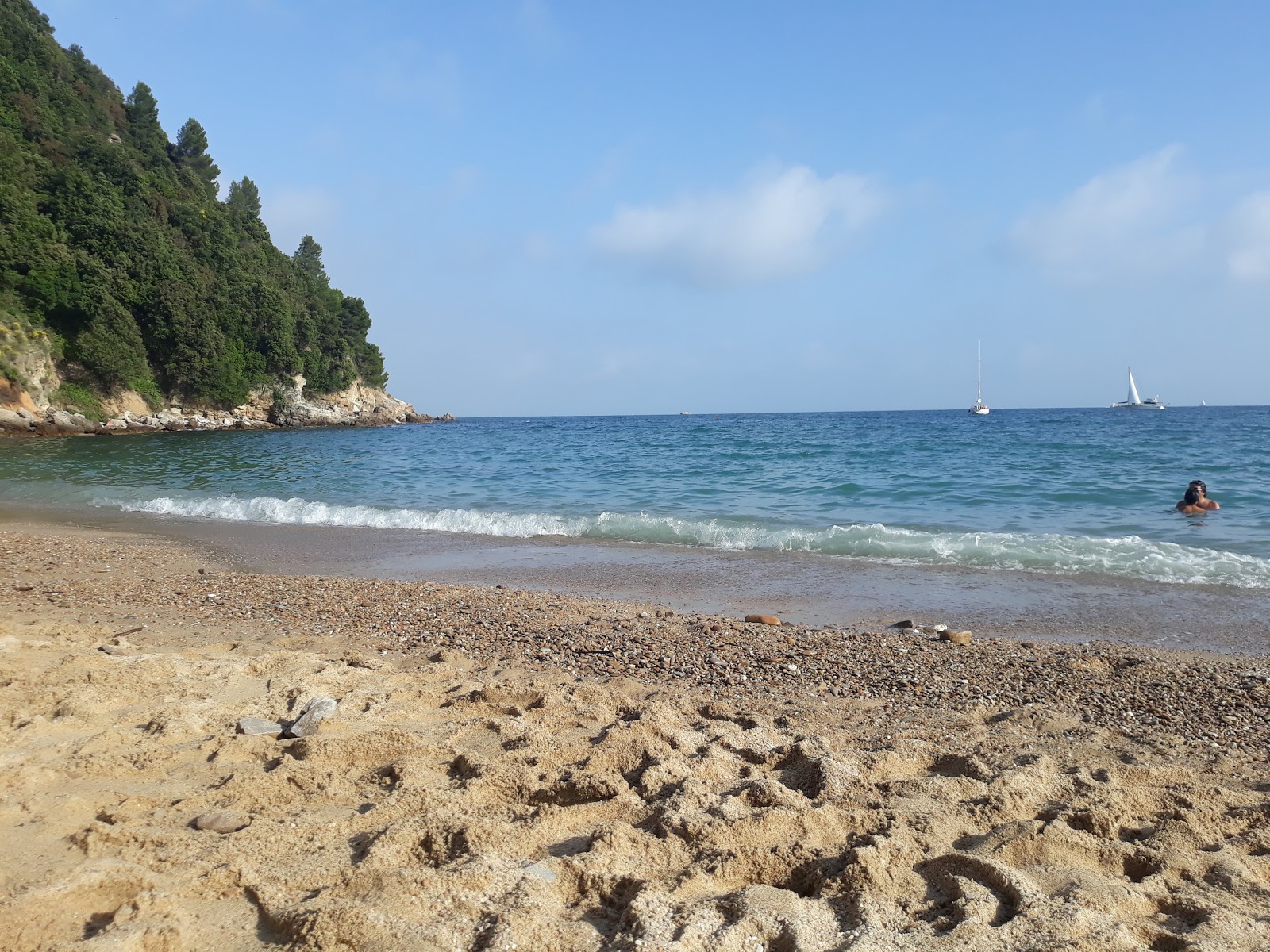 Photo de Baia Blu protégé par des falaises