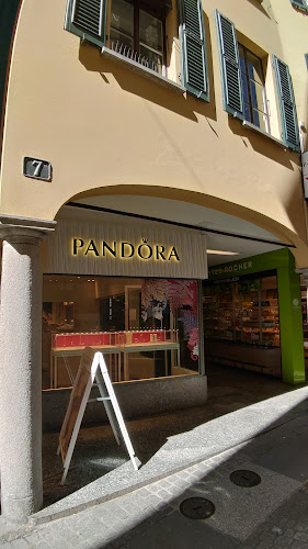 Kommentare und Rezensionen über PANDORA Store Lugano