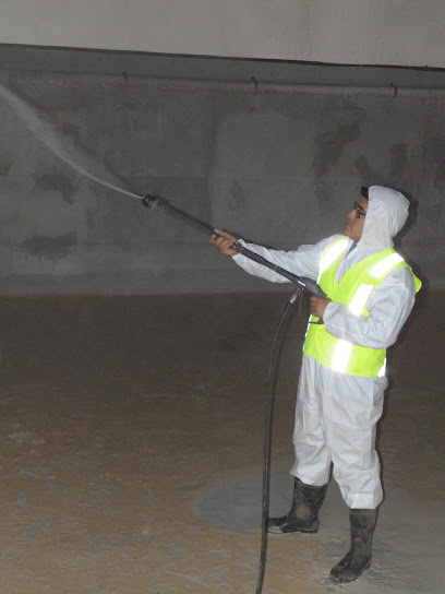 Water tank cleaning service