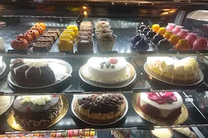 Figaro Dessert Cafe image