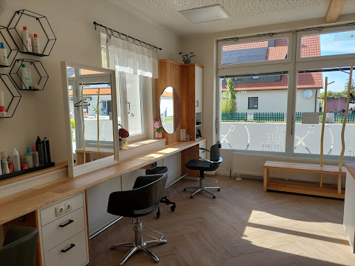 Die gute Stube - Ihr Wohlfühlfriseur in St. Valentin In St Valentin