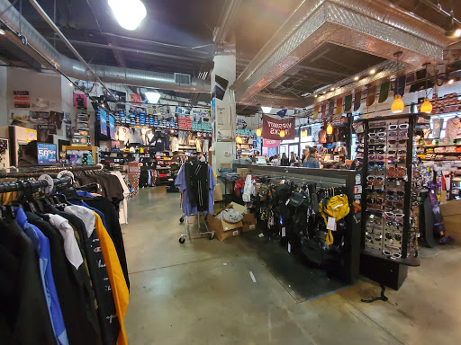 Clothing Store «Zumiez», reviews and photos, 417 Ramsay Way #103, Kent, WA 98032, USA