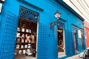 Mamey Librería Café image