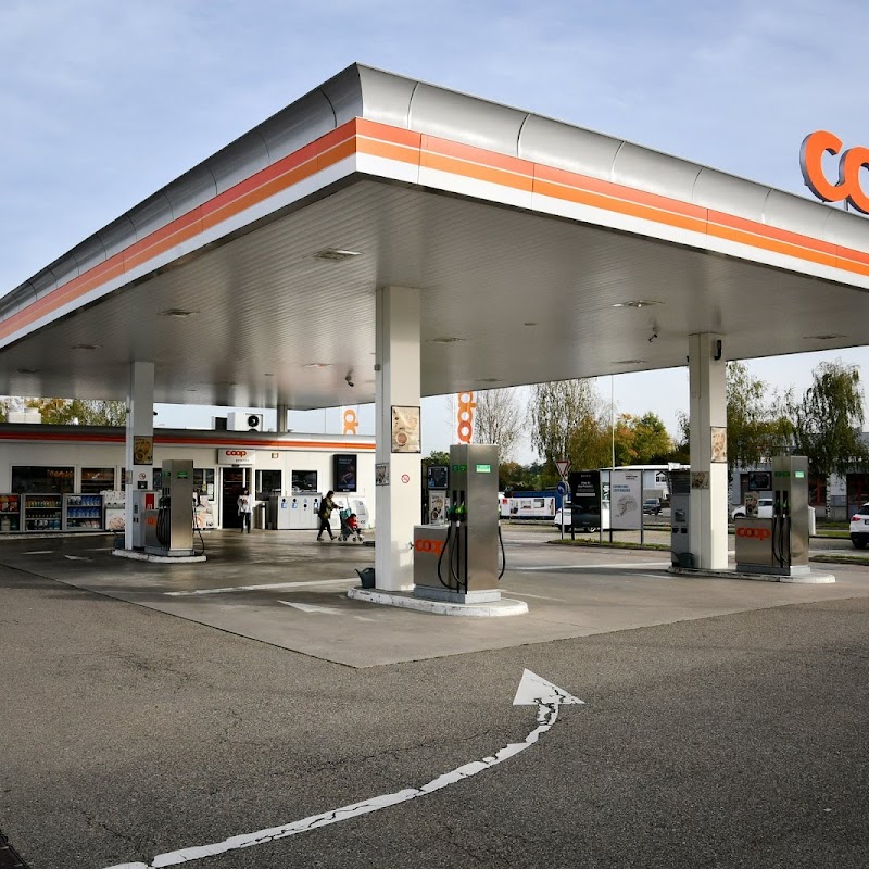 Coop Pronto Shop mit Tankstelle Dielsdorf Center