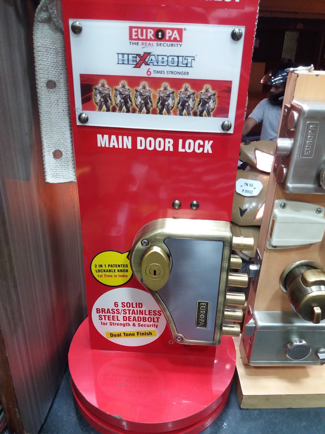 PARAMOUNT LOCK AND HARDWARE