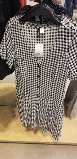 Stores to buy women's pyjamas Leon
