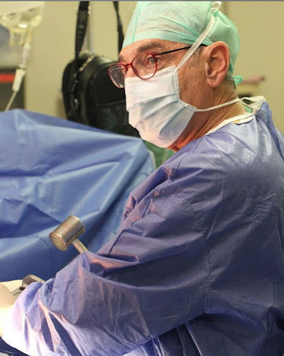 Prof. Dr. Nejat Güney | Ortopedi ve Travmatoloji Uzmanı | Kalça ve Diz Protezi Cerrahisi