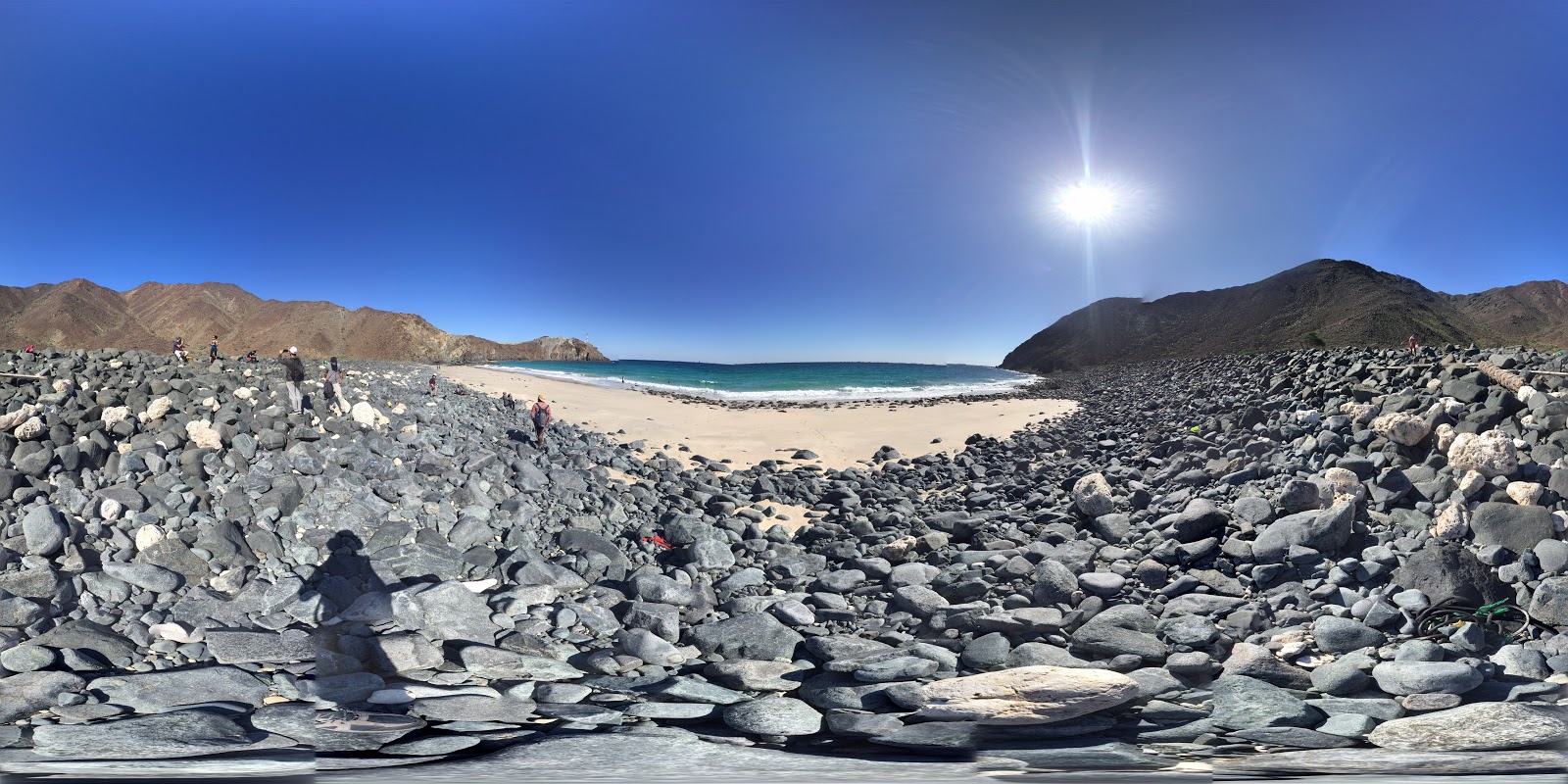 Foto van AlQalqali beach gelegen in een natuurlijk gebied