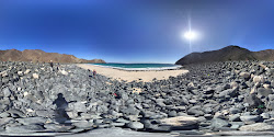 AlQalqali beach'in fotoğrafı dağlarla çevrili