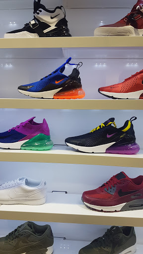 Shoe Store «Shoe Palace», reviews and photos, 239 Los Cerritos Center Suite 114, Cerritos, CA 90703, USA