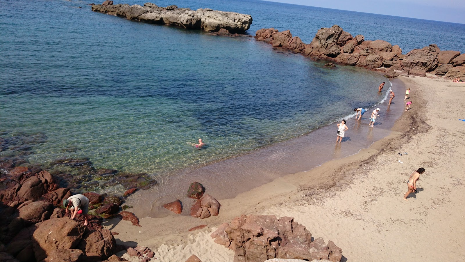 Foto de Spiaggia La Marina Di Castelsardo com pequena baía