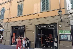 Victoria's Secret Pisa image