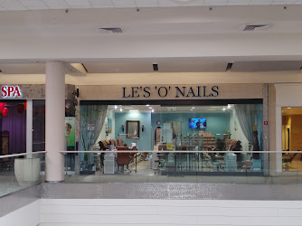 Le's "O" Nails