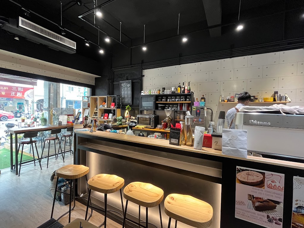 墨門珈琲 Moment Coffee 咖啡 咖啡豆 手沖 甜點 甜品 美食 下午茶 飲料 精品咖啡 烘豆 自烘巧克力 巴斯克 烤布蕾 磅蛋糕 手工餅乾 乳酪蛋糕 的照片