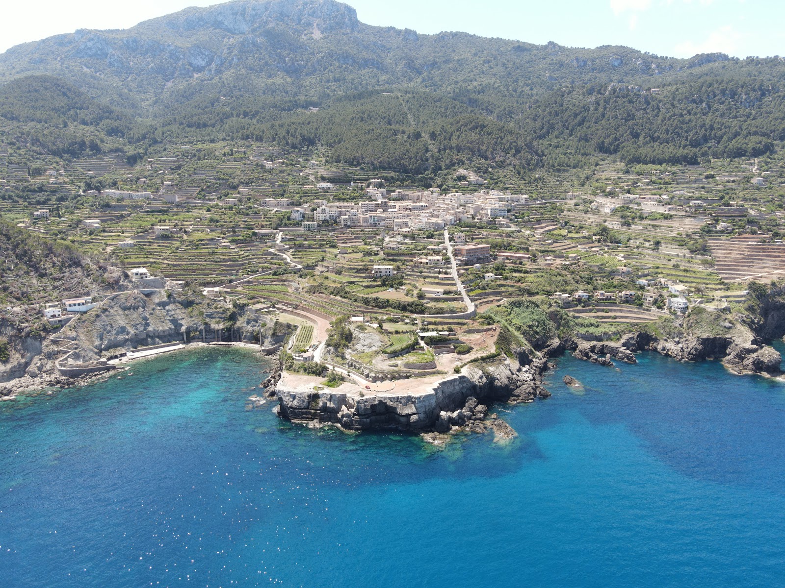 Photo de Cala Banyalbufar protégé par des falaises