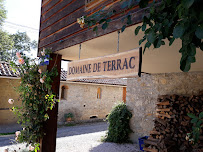 Extérieur du Restaurant DOMAINE DE TERRAC - Chambres & table d'hôtes de charme 