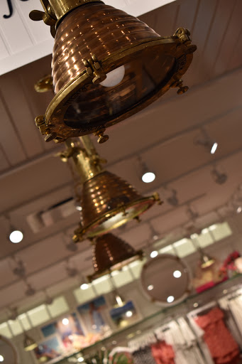 Clothing Store «Vineyard Vines», reviews and photos, 4700 Broadway St, Kansas City, MO 64112, USA