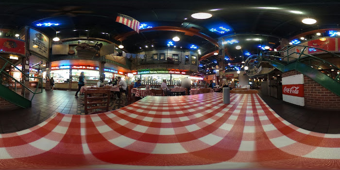 Fast food restaurant near Le Méridien Essex Chicago