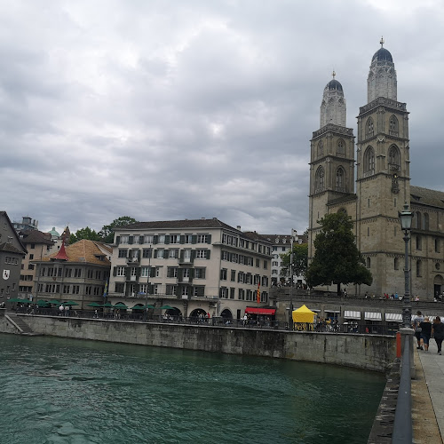 Kommentare und Rezensionen über Zurich Bus Parkplatz