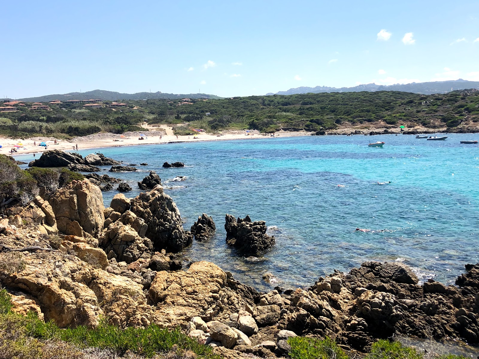 Foto van Spiaggia Lu Pultiddolu met turquoise puur water oppervlakte