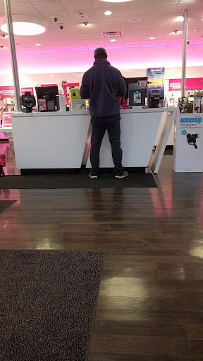 Cell Phone Store «T-Mobile», reviews and photos, 288 Hartford Ave, Bellingham, MA 02019, USA
