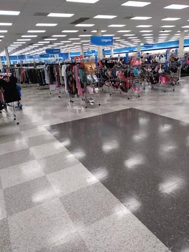 Clothing Store «Ross Dress for Less», reviews and photos, 523 S MacDade Blvd, Holmes, PA 19043, USA