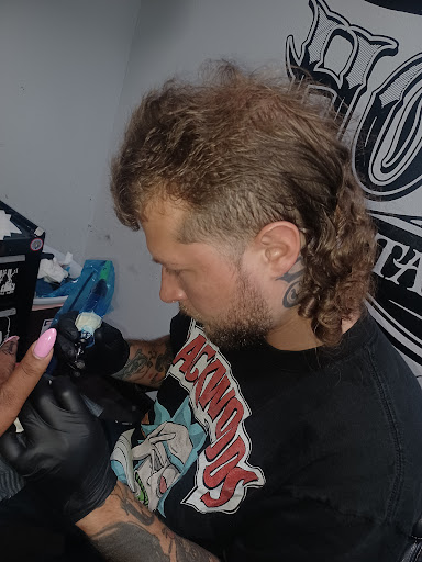 Tattoo Shop «Hot Ink Tattoos», reviews and photos, 818 Marin St, Vallejo, CA 94590, USA