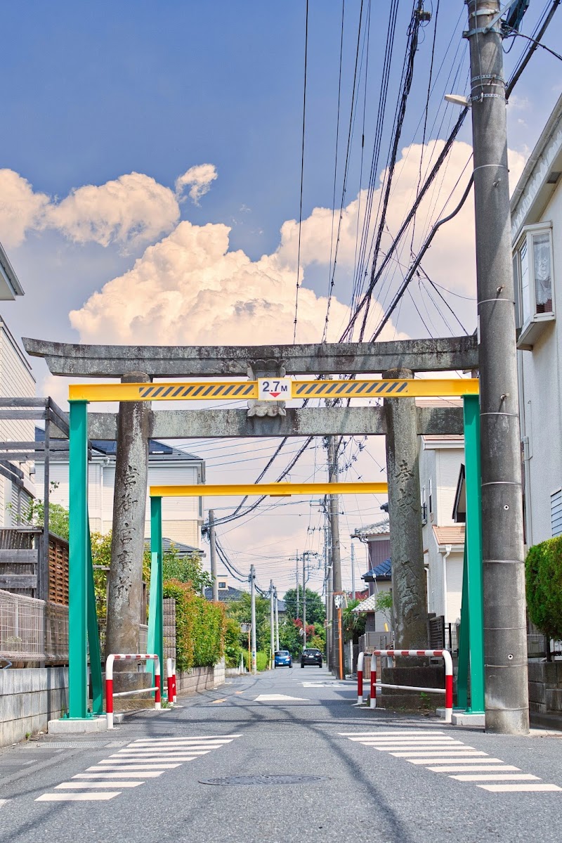 氷川女體神社参道鳥居