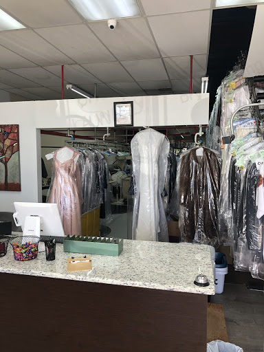 Dry Cleaner «4 Seasons Dry Cleaners», reviews and photos, 42131 Garfield Rd, Charter Twp of Clinton, MI 48038, USA