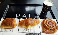 Croissant du Restaurant servant le petit-déjeuner Paul à Paris - n°19