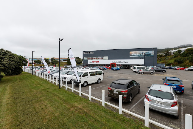 Reviews of Rutherford & Bond Toyota Porirua in Wellington - Car dealer