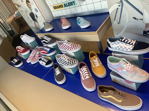 Shoe Store «Rack Room Shoes», reviews and photos, 1985 E Main St #1, Spartanburg, SC 29307, USA