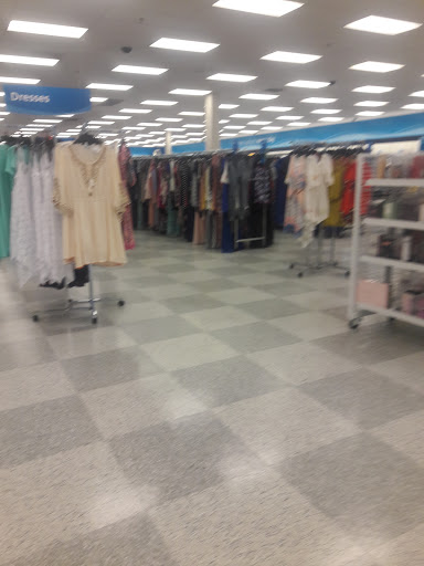 Clothing Store «Ross Dress for Less», reviews and photos, 523 S MacDade Blvd, Holmes, PA 19043, USA