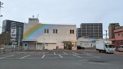 虹のマート駐車場