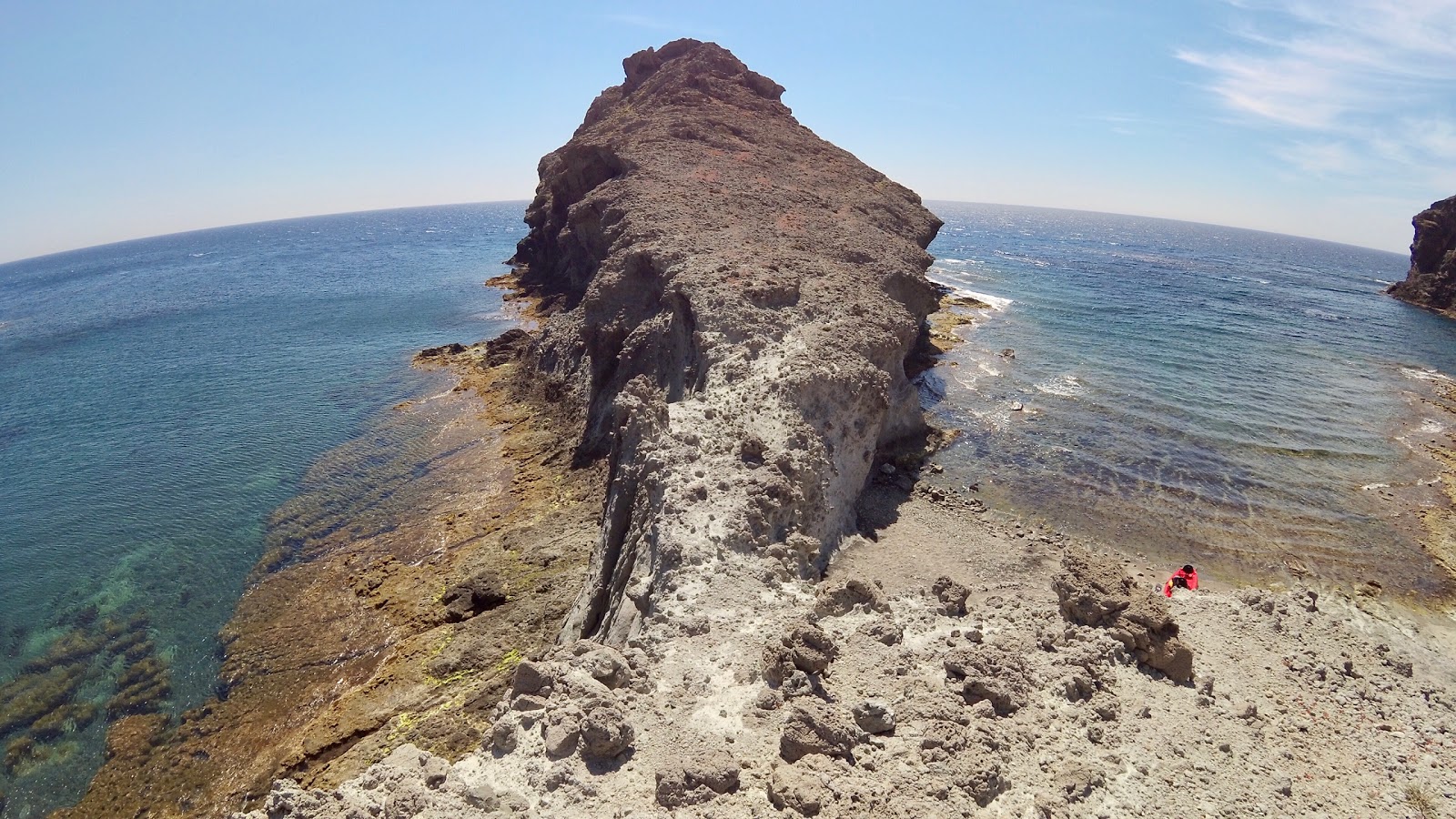 Foto di Cala de las Hermanicas con micro baia