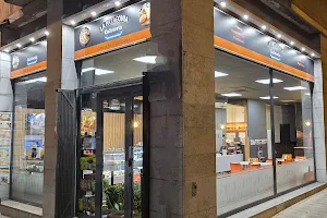 Cafetería pizzas y empanadas argentinas image