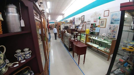 Clothing Store «Ross Dress for Less», reviews and photos, 240 N Courtenay Pkwy, Merritt Island, FL 32953, USA