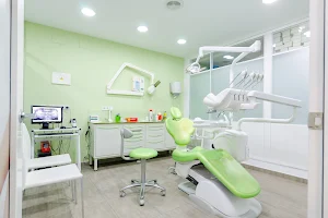 Clínica Dental Lógica Estética image