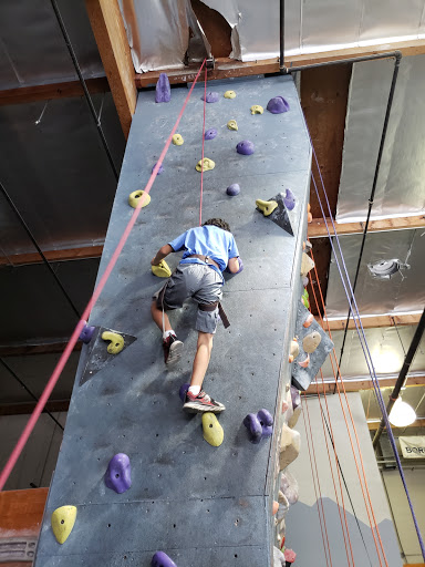 Rock Climbing Gym «Hangar 18 Indoor Climbing Gym - Long Beach», reviews and photos, 2599 E Willow St, Signal Hill, CA 90755, USA