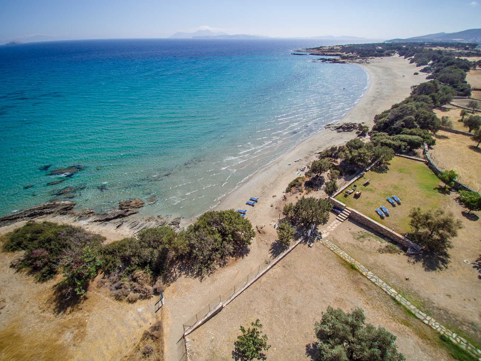 Foto van Psili Ammos Strand met helder fijn zand oppervlakte