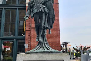 Statue Commemorate Serve To Canada image