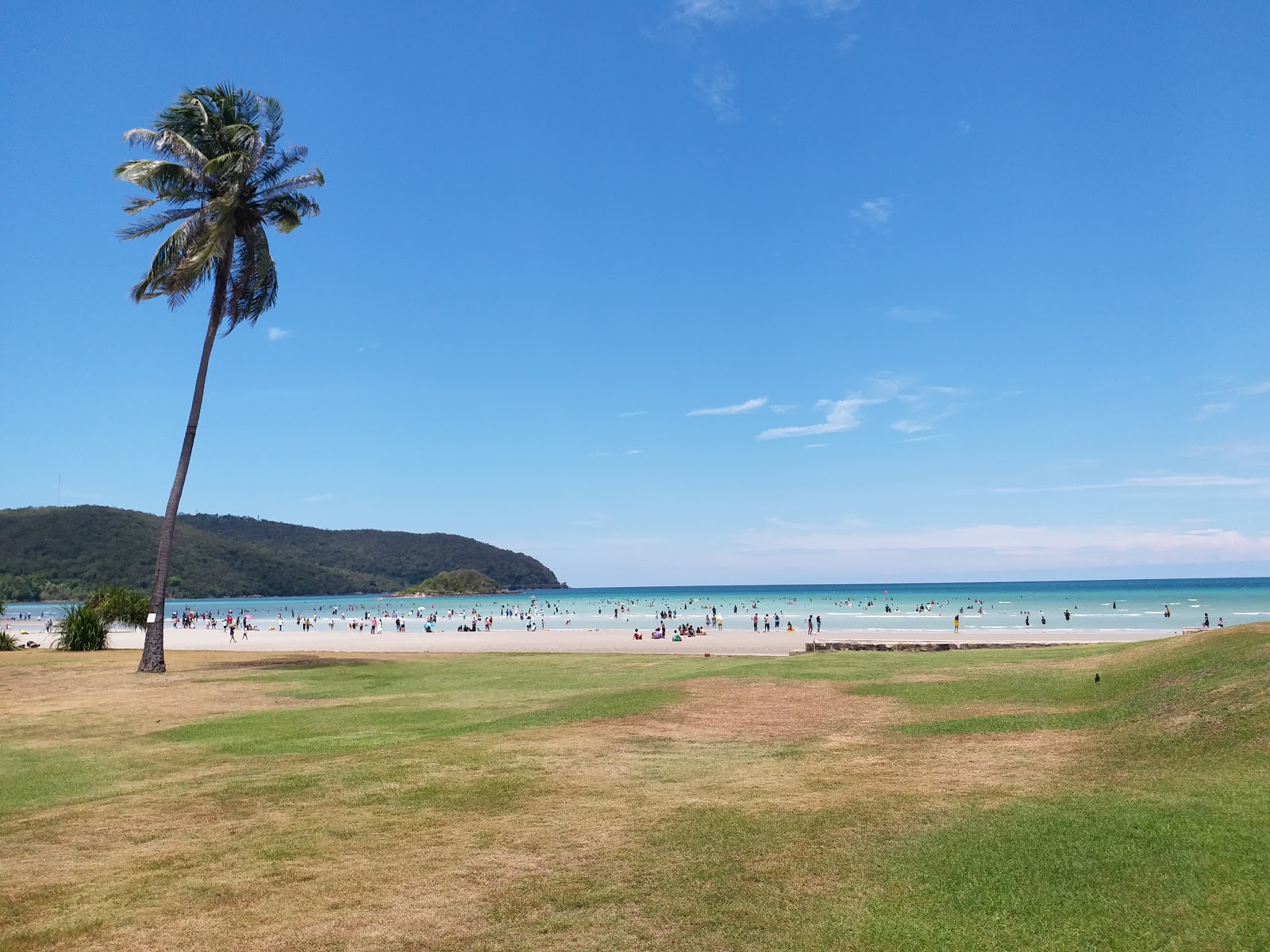 Foto av Toey Ngam Beach med turkos rent vatten yta