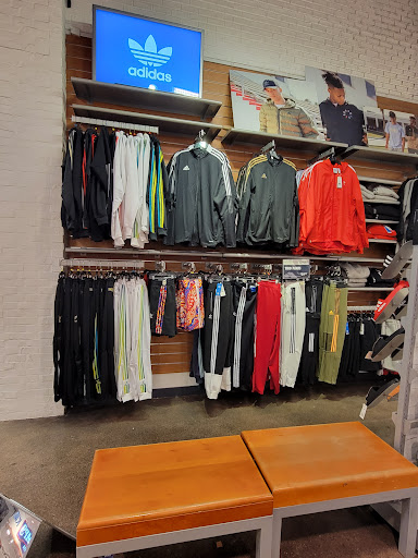 Clothing Store «Champs», reviews and photos, 205 E Broadway, Bloomington, MN 55425, USA