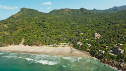 Litibu beach I'in fotoğrafı kısmen tatil bölgesi