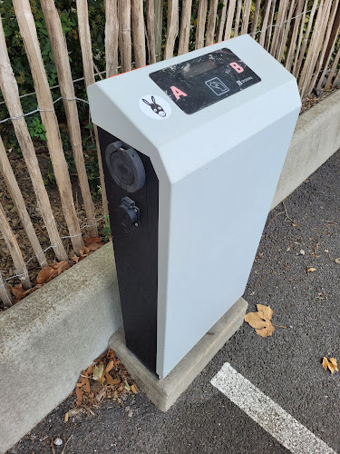 Borne de recharge de véhicules électriques Station de recharge pour véhicules électriques Pau