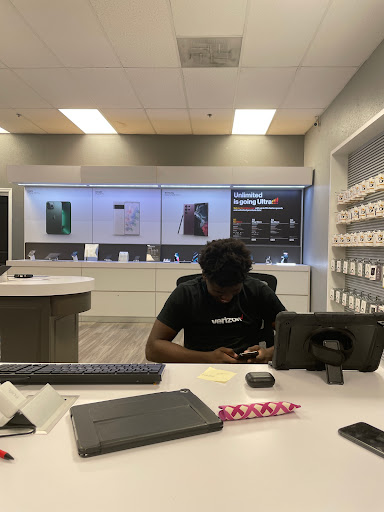 Cell Phone Store «Verizon Wireless - TCC», reviews and photos, 7339 52nd Pl E, Bradenton, FL 34203, USA