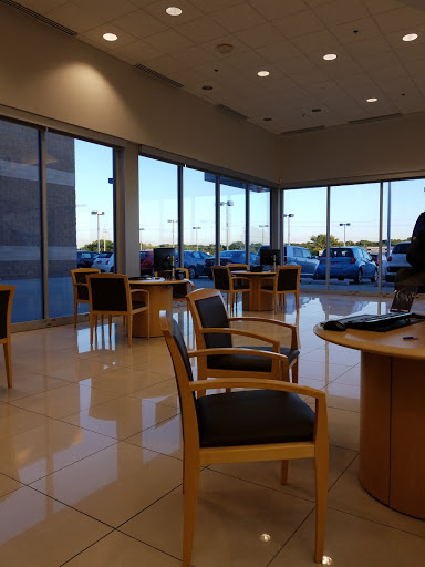 Used Car Dealer «CarMax», reviews and photos, 10315 Hickman Rd, Urbandale, IA 50322, USA